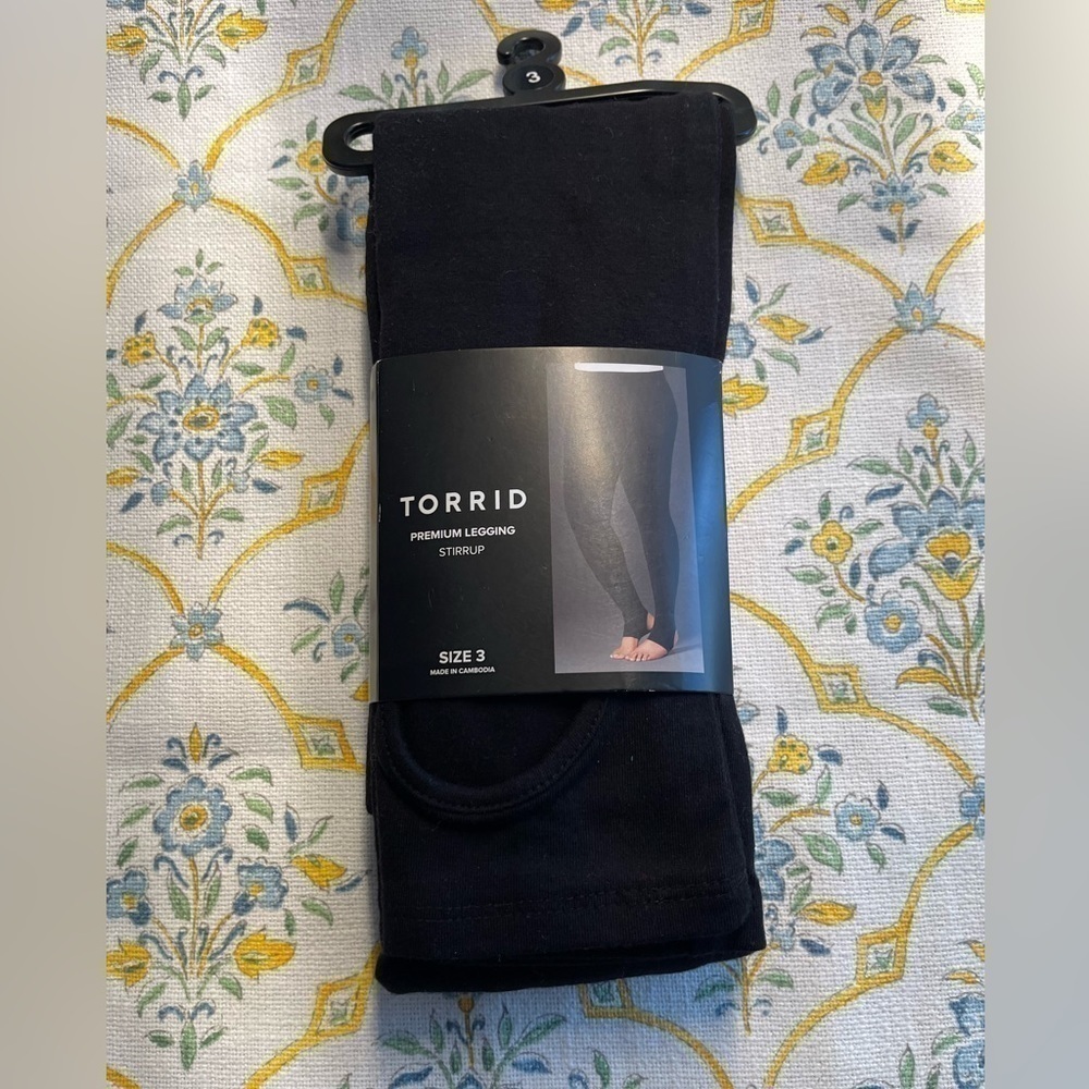 New torrid premium leggings stirrup size 03 black